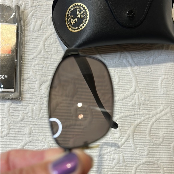 Ray-Ban Classic Polarized Men’s Sunglasses with Case. RB3247 006 59-17 3N. - Picture 12 of 16